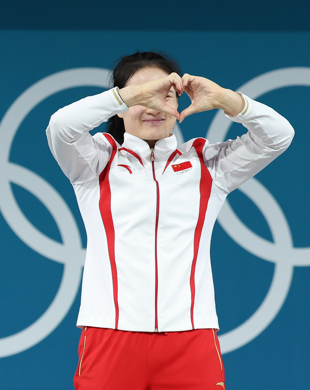 波兰选手获得女子举重比赛金牌 波兰选手获得女子举重比赛金牌