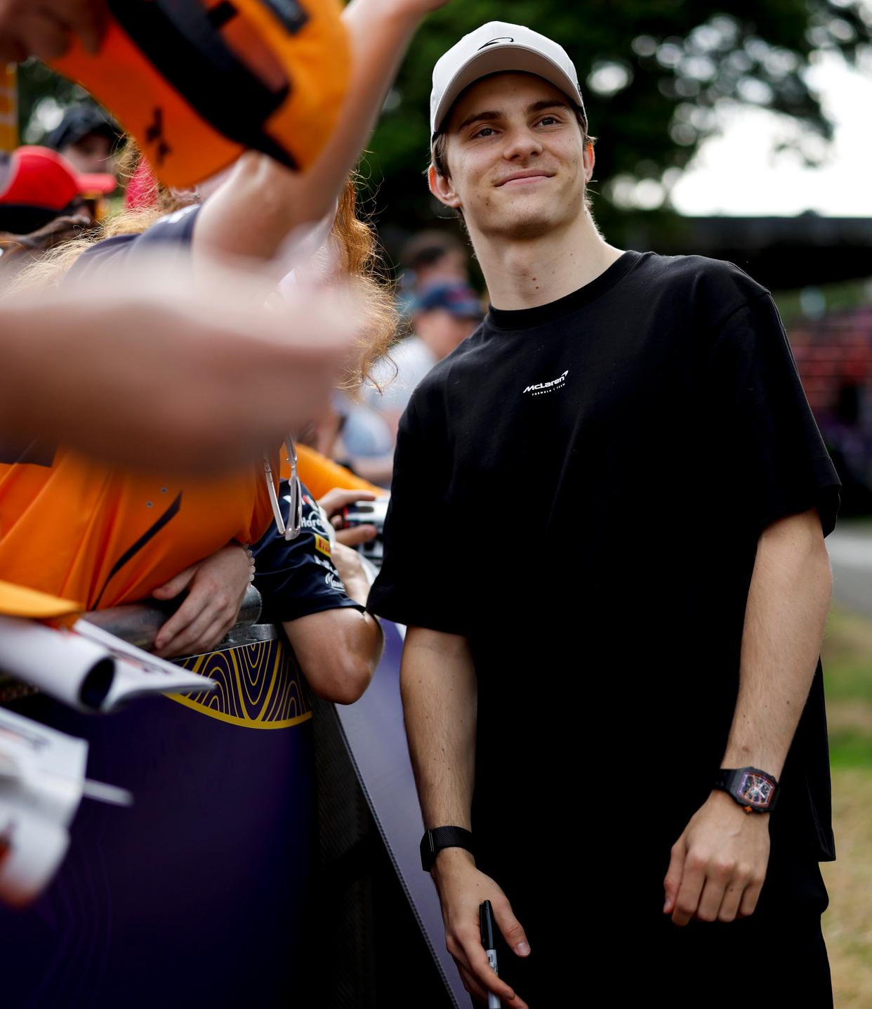 红牛二队鏖战雷诺车队，塞恩斯扛起全队的简单介绍